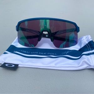 Oakley MVDP special edition sutro lite